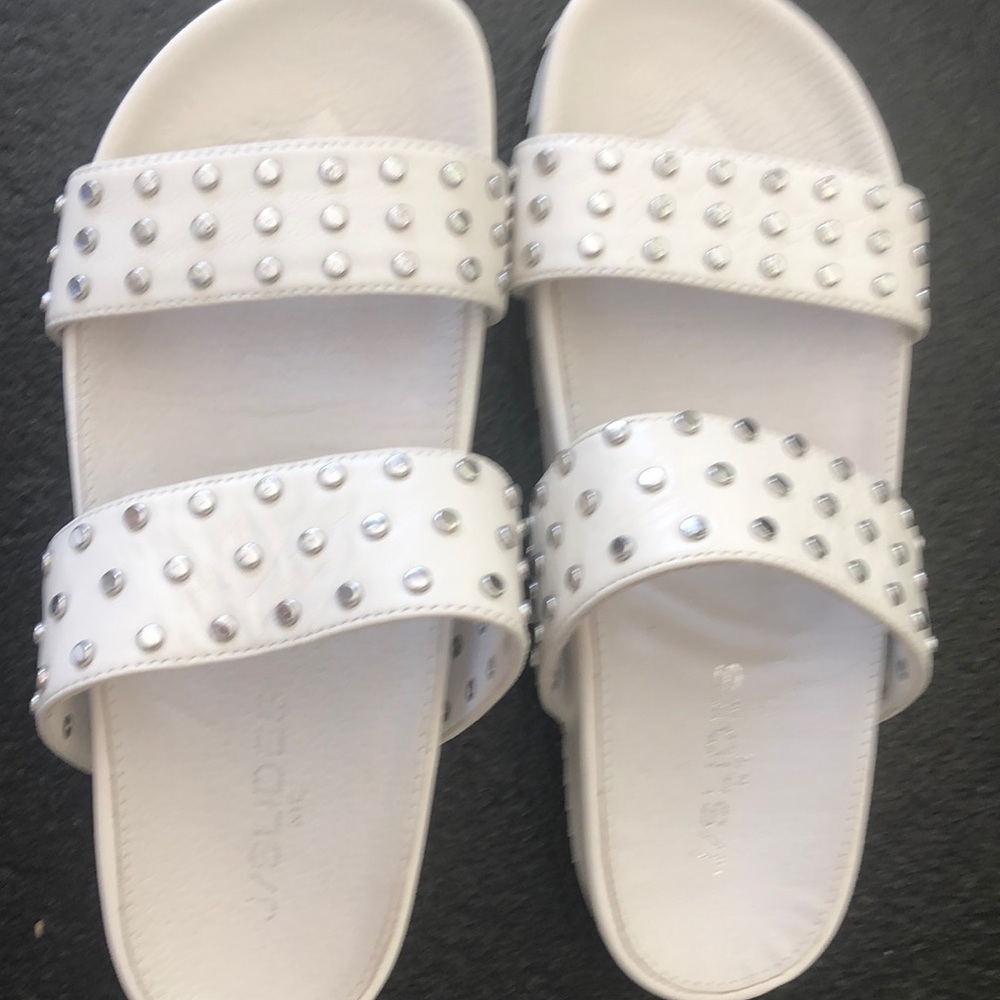 Sandals - Picture 2 of 3